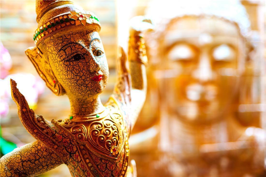 Grand Hotel Остзебад Бинц Екстериор снимка A golden statue of a female yaksha