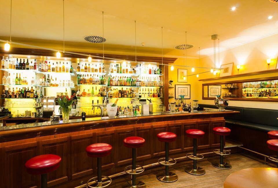 Grand Hotel Остзебад Бинц Екстериор снимка The bar at the Ivy