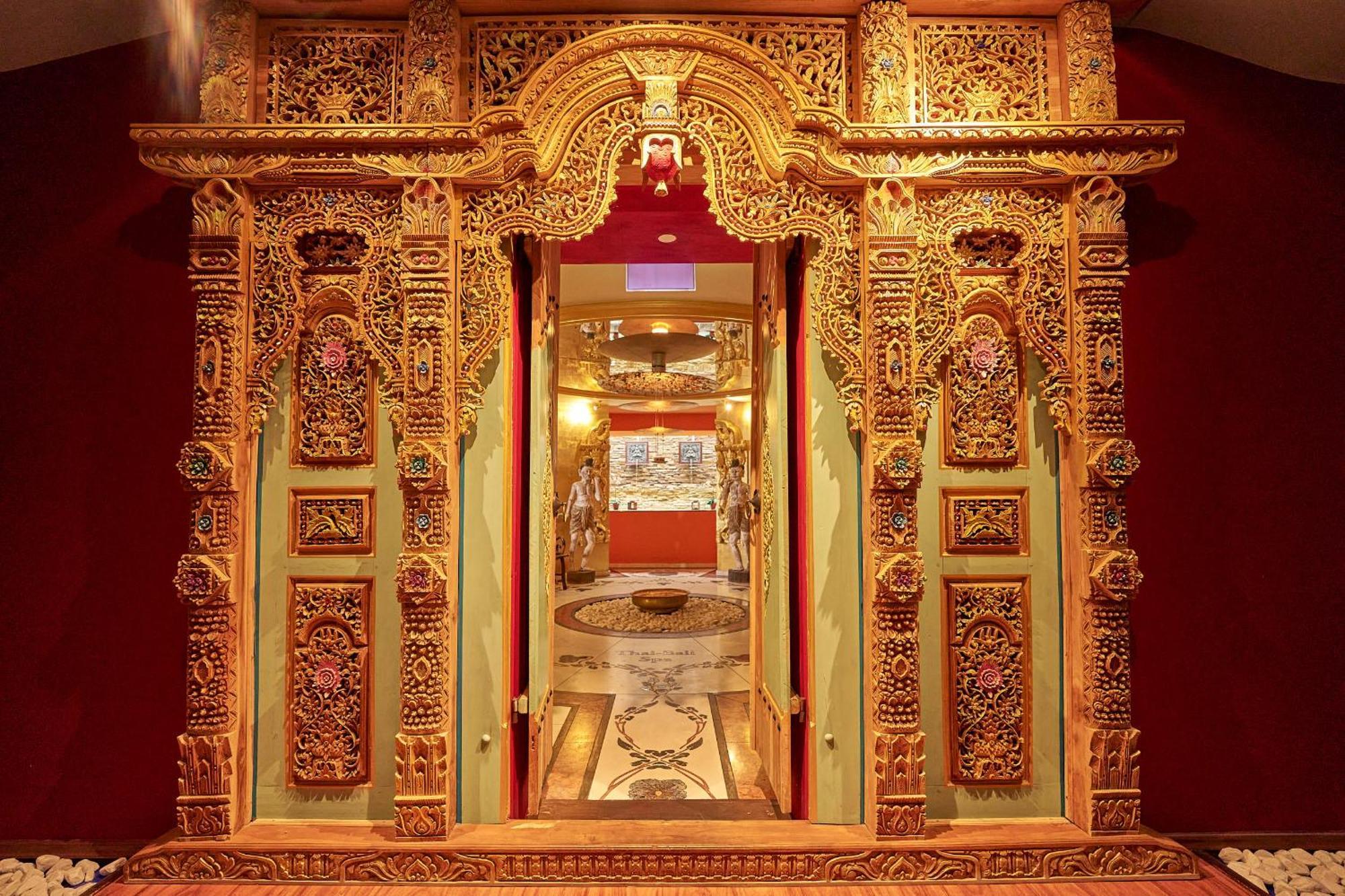 Grand Hotel Остзебад Бинц Екстериор снимка The shrine housing the Buddha's relics