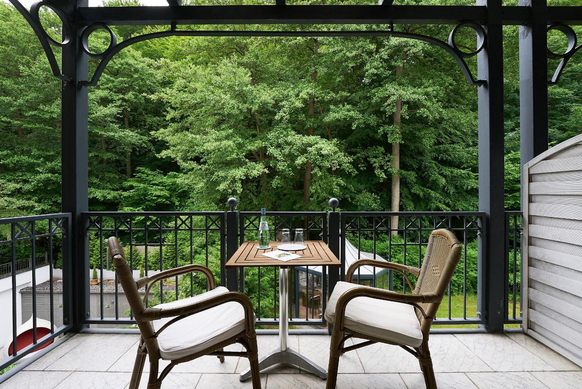 Grand Hotel Остзебад Бинц Екстериор снимка A balcony