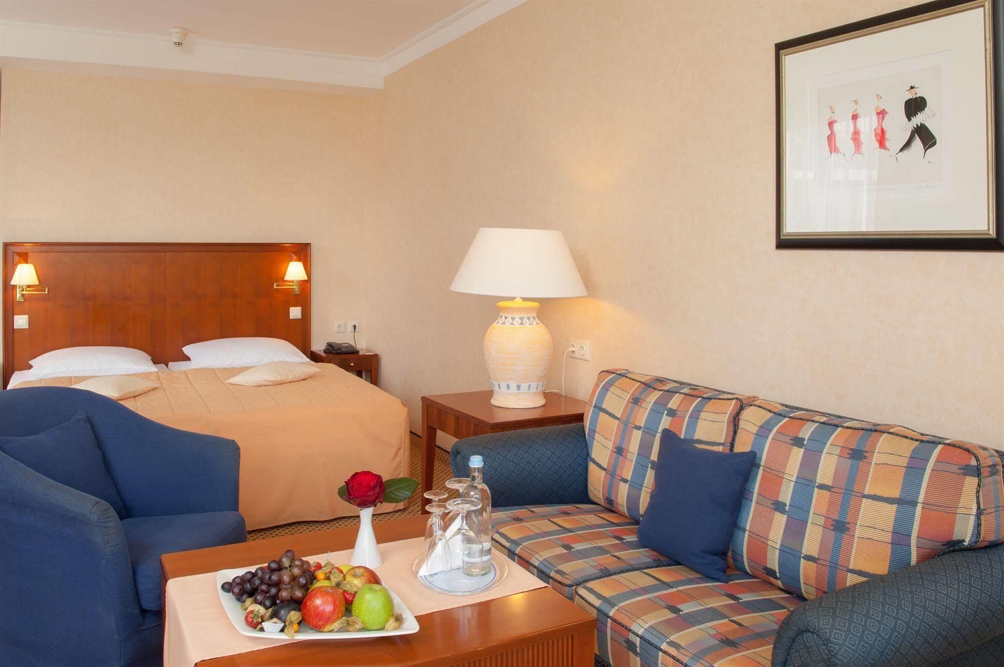 Grand Hotel Остзебад Бинц Екстериор снимка A room at the hotel