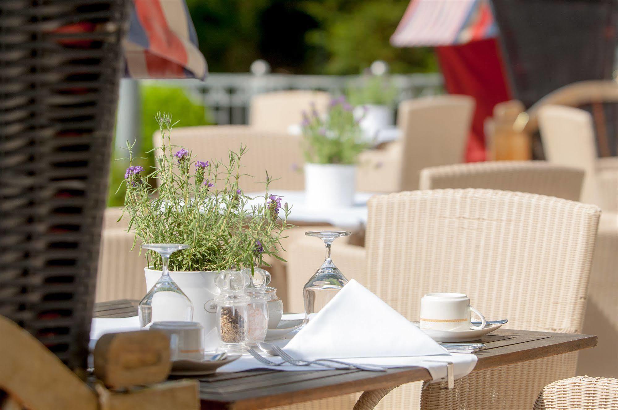 Grand Hotel Остзебад Бинц Екстериор снимка Restaurant